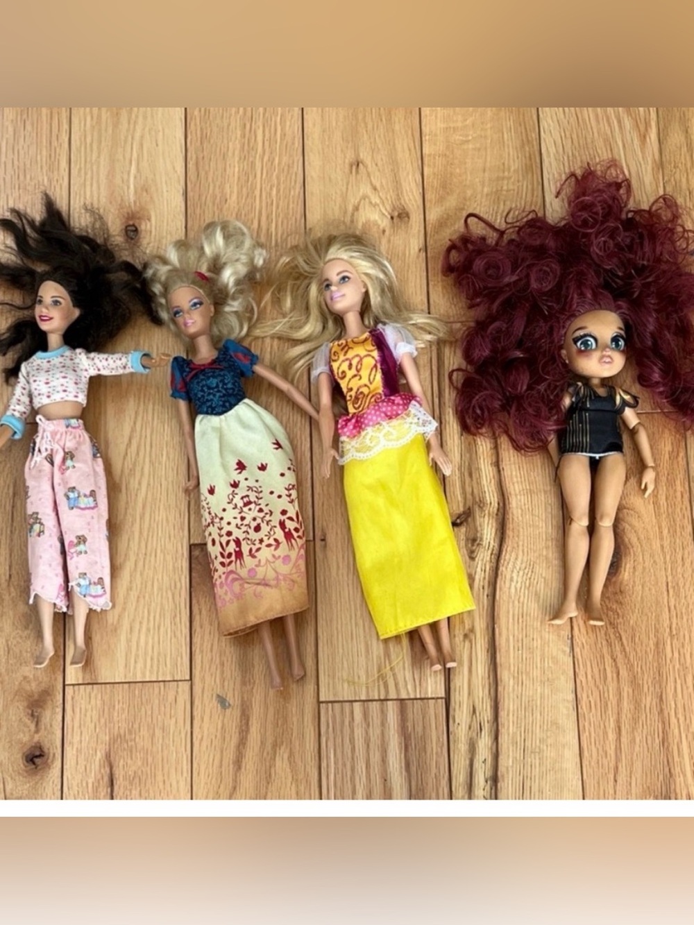 Set of Fashion Dolls with Colorful Outfits